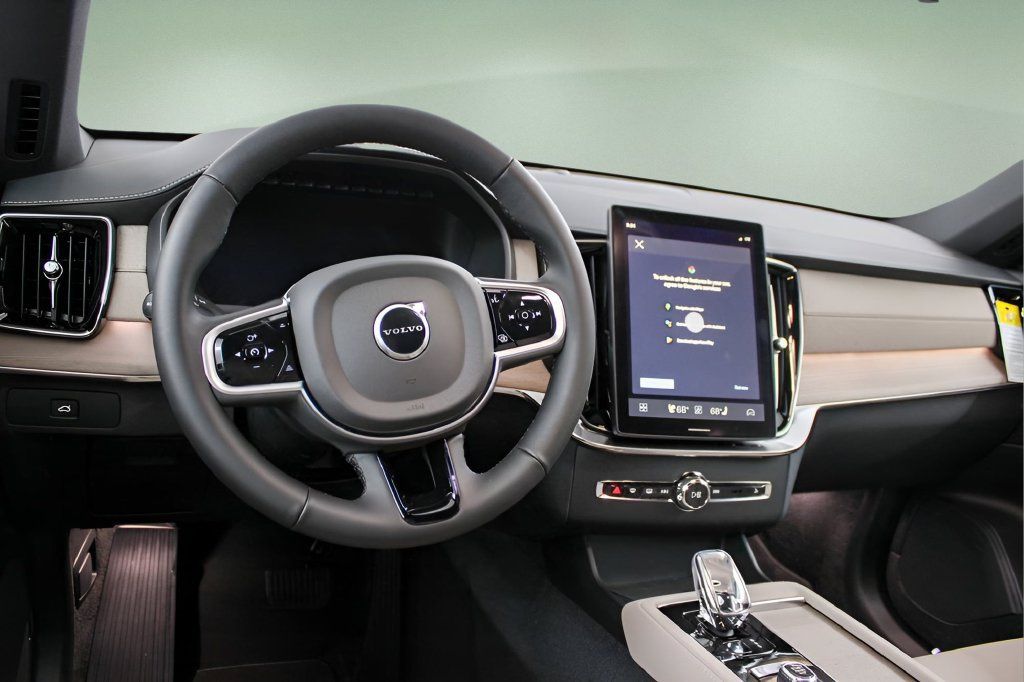 Certified 2026 Volvo XC90 B5 Plus w/ Protection Package Premier AWD/4WD image 2