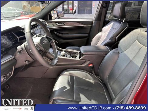 Used 2023 Jeep Grand Cherokee Overland w/ Luxury Tech Group IV image 15