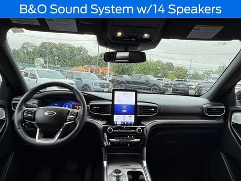 Certified 2023 Ford Explorer Platinum w/ Technology Package AWD/4WD image 3