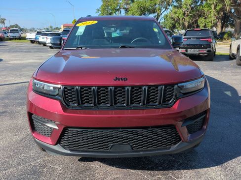 Used 2024 Jeep Grand Cherokee Altitude AWD/4WD image 9