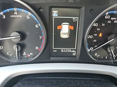 Used 2018 Toyota RAV4 XLE AWD/4WD image 2