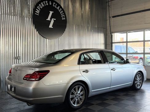 Used 2010 Toyota Avalon Limited image 4