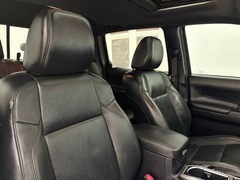 Used 2018 Toyota Tacoma Limited AWD/4WD image 35