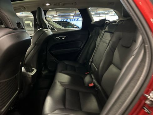 Certified 2022 Volvo XC60 B5 Momentum w/ Climate Package image 24