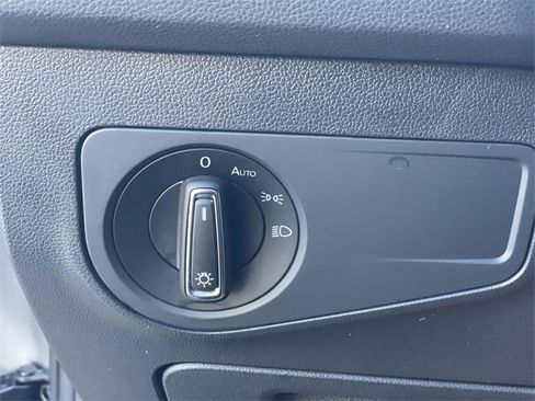 Used 2023 Volkswagen Tiguan SE R-Line image 16