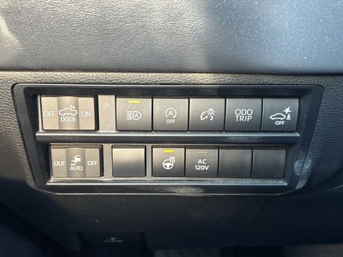 Used 2022 Toyota Tundra Platinum image 6