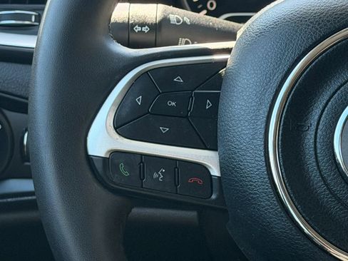 Used 2018 Jeep Renegade Latitude FWD image 39