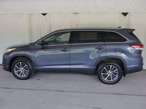 Used 2019 Toyota Highlander XLE AWD/4WD image 29