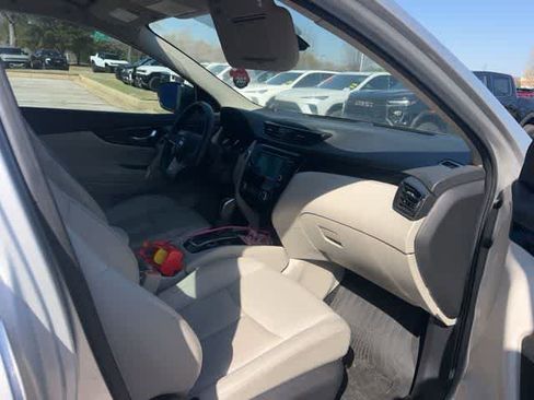 Used 2022 Nissan Rogue Sport SL image 5