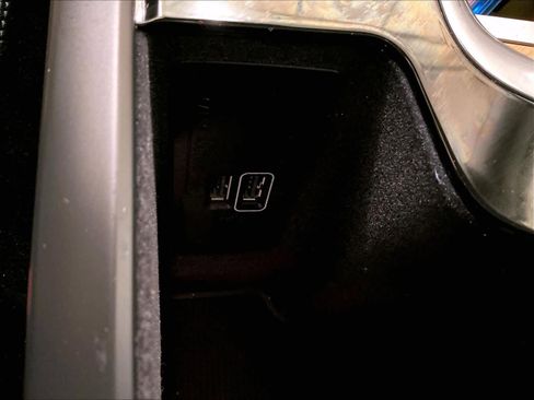 Used 2021 Volvo XC90 T6 Momentum w/ Advanced Package image 28