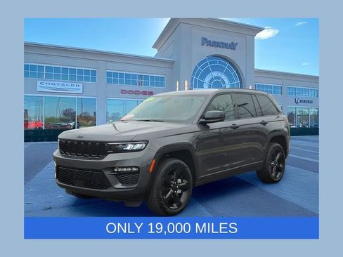 Certified 2025 Jeep Grand Cherokee Limited w/ Black Appearance Package RWD image 1