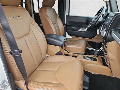 Used 2018 Jeep Wrangler Unlimited Sahara w/ Connectivity Group AWD/4WD image 20
