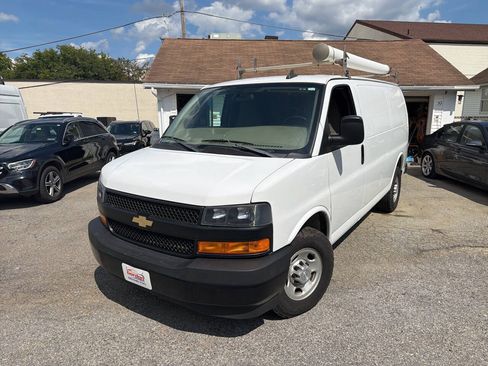 Used 2019 Chevrolet Express 2500 w/ Driver Convenience Package RWD image 10