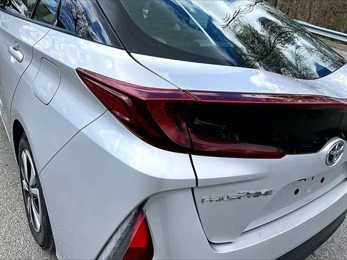 Used 2017 Toyota Prius Prime Plus w/ Carpet Mat Package image 18