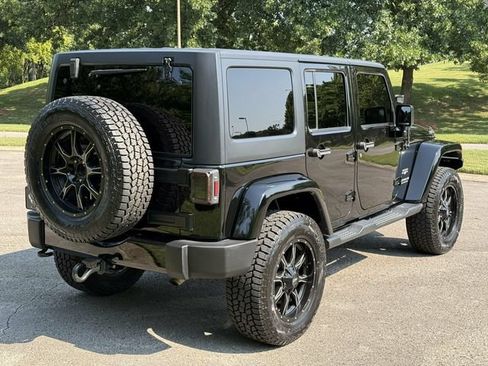 Used 2017 Jeep Wrangler Unlimited Sahara AWD/4WD image 6