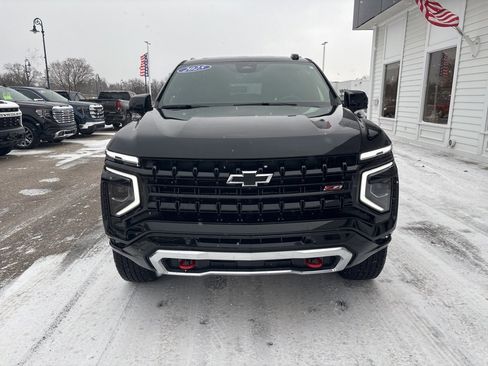 Used 2025 Chevrolet Suburban Z71 w/ Comfort Package image 2