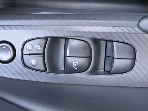 Certified 2025 Nissan Altima 2.5 S FWD image 12