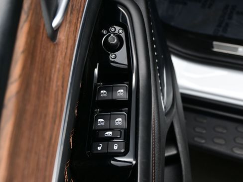 Used 2023 Jeep Grand Cherokee L Summit w/ High Altitude Package AWD/4WD image 13