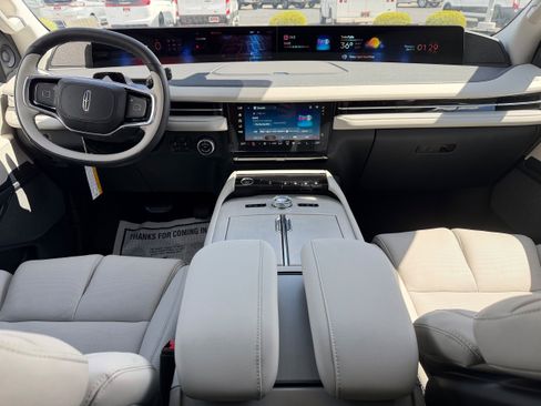 New 2026 Lincoln Navigator L Reserve AWD/4WD image 16