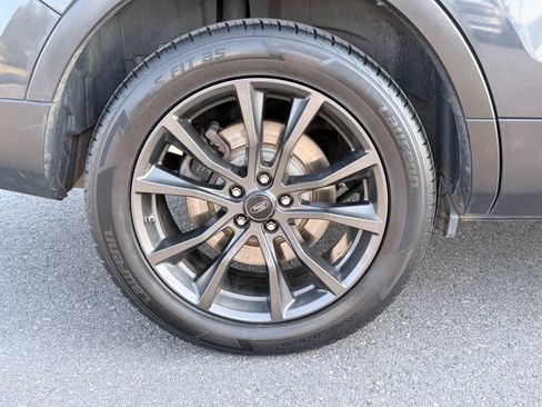 Used 2017 Ford Explorer XLT w/ Equipment Group 202A FWD image 34
