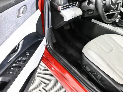 Used 2021 Hyundai Elantra Limited image 11