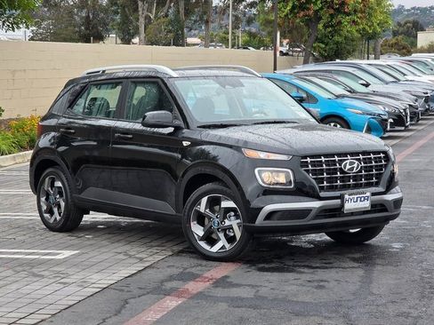 New 2025 Hyundai Venue SEL image 2