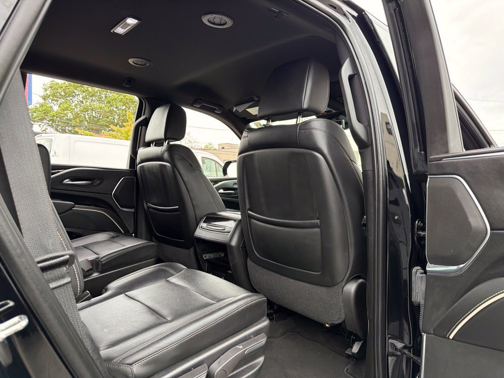 Used 2023 Cadillac Escalade Luxury AWD/4WD image 23