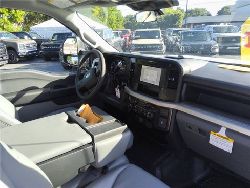 New 2026 Ford F350 XL w/ XL Chrome Package RWD image 25