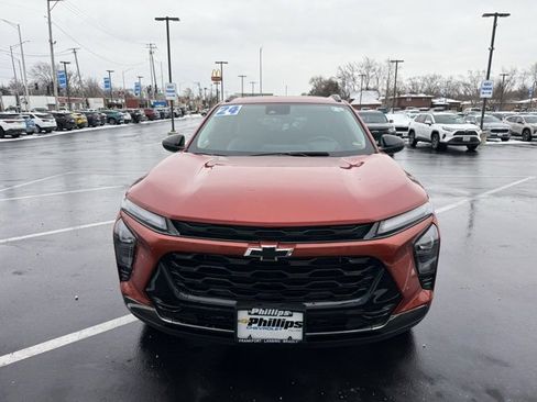 Used 2024 Chevrolet Trax ACTIV w/ Sunroof Package image 2