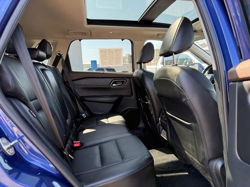 Used 2021 Nissan Rogue SV w/ Premium Package image 10