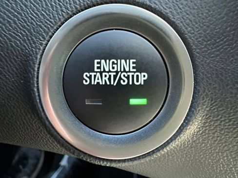 Used 2024 GMC Terrain SLT image 21