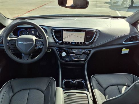 New 2026 Chrysler Pacifica Limited w/ S Appearance Package FWD image 8