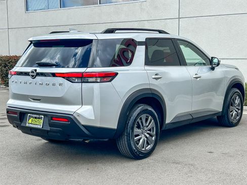 Used 2025 Nissan Pathfinder SV FWD image 6