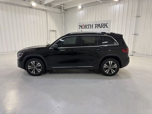 Used 2025 Mercedes-Benz GLB 250 image 2