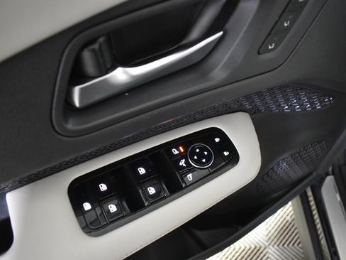 Certified 2023 Nissan Ariya AWD image 8