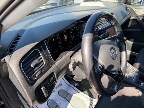Used 2019 Volkswagen e-Golf SEL Premium image 11