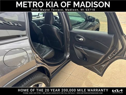 Used 2022 Jeep Cherokee Limited AWD/4WD image 31