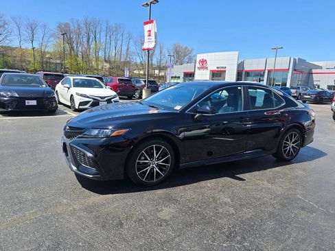 Certified 2023 Toyota Camry SE w/ Cold Weather Package AWD/4WD image 3