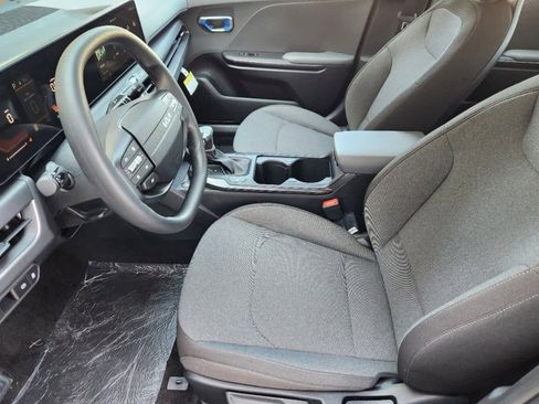 New 2025 Kia K4 LXS image 10