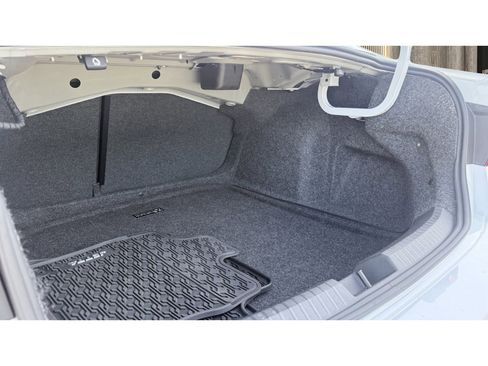 Used 2025 Volkswagen Jetta SE FWD image 14
