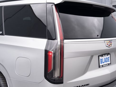 Used 2022 Cadillac Escalade Sport Platinum AWD/4WD image 30
