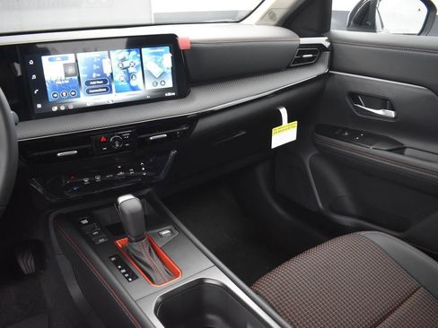 New 2026 Nissan Kicks SR w/ Illumination Package FWD image 33
