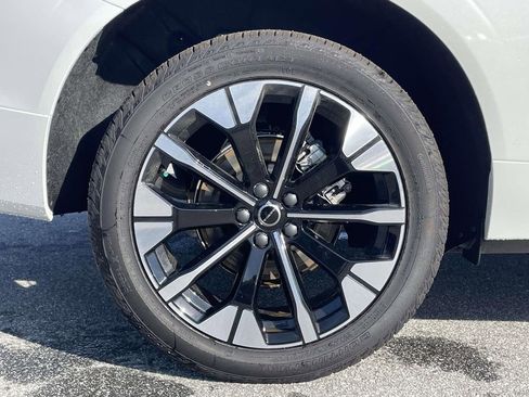 New 2026 Volvo XC60 B5 Plus w/ Protection Package Premier AWD/4WD image 31