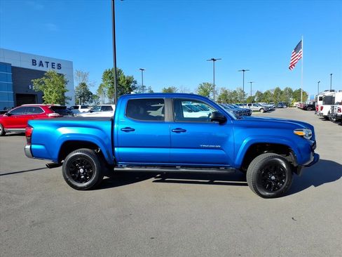 Used 2018 Toyota Tacoma SR5 image 2