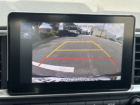 Used 2025 Hyundai Venue SEL FWD image 27