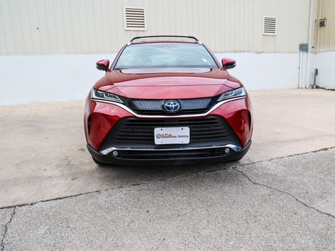 Certified 2024 Toyota Venza XLE image 3