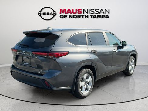 Used 2023 Toyota Highlander LE AWD/4WD image 12