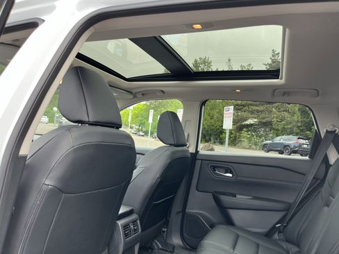 Used 2026 Nissan Rogue SV AWD/4WD image 14