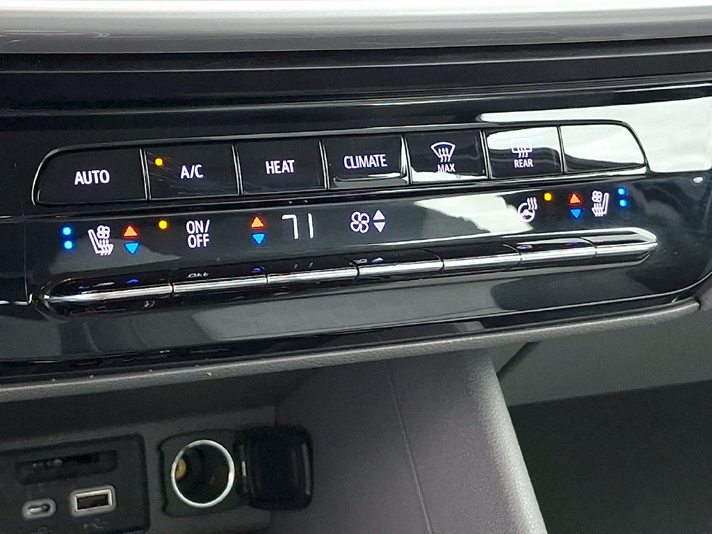 Certified 2023 Chevrolet Bolt EUV Premier FWD image 16
