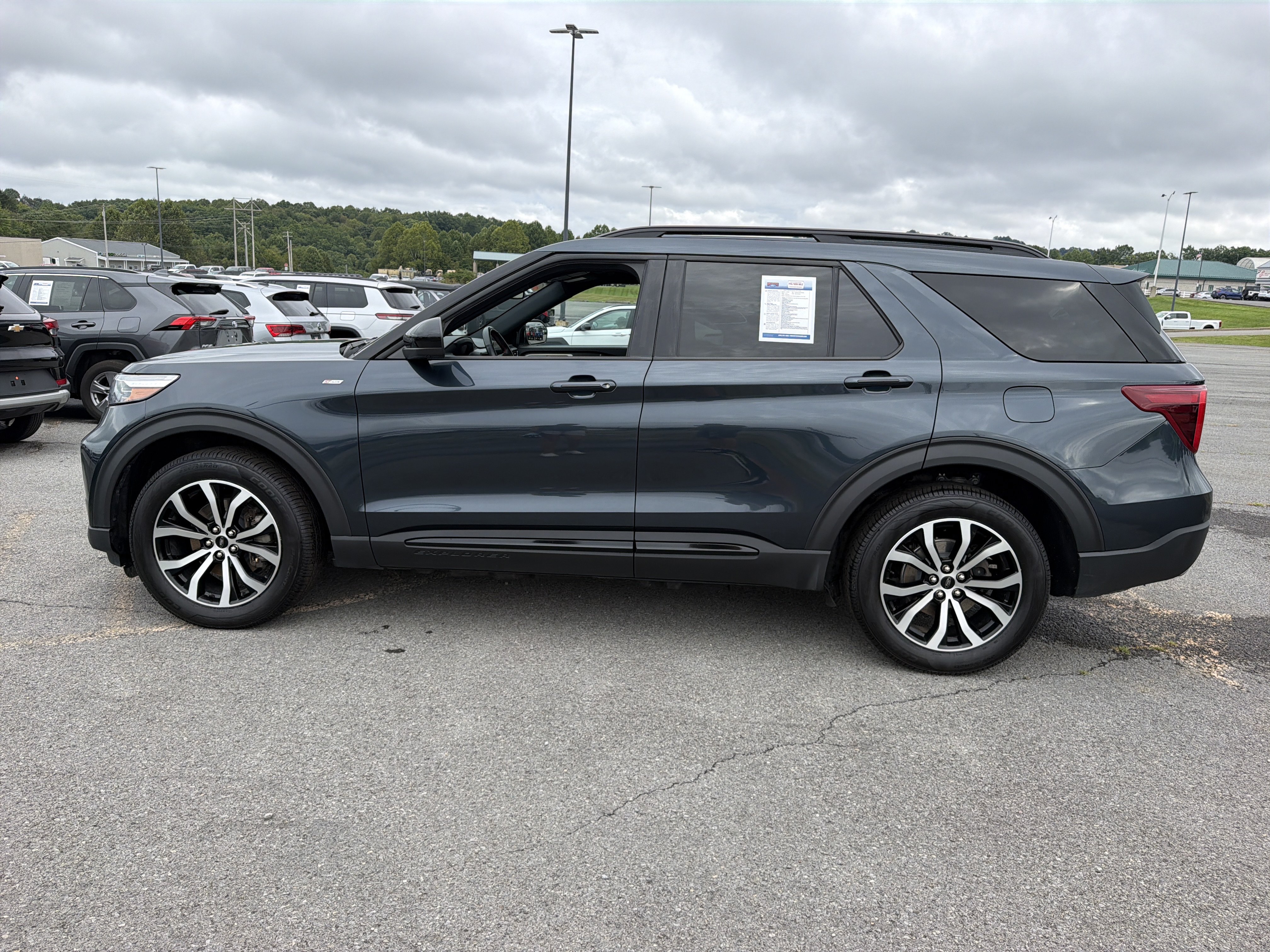 Used 2023 Ford Explorer ST-Line w/ Class IV Trailer Tow Package AWD/4WD image 9